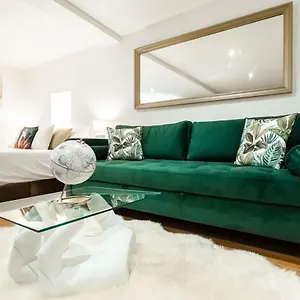 immobirent-luxury-suite-in-pieno-centro.hotelitalianriviera.com/