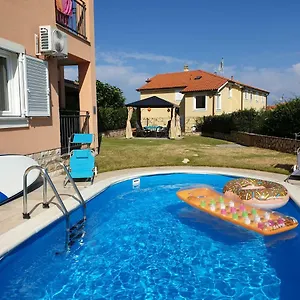 apartment-mit-pool-garten-in-soline-insel-krk.primorje-gorskikotar.com/